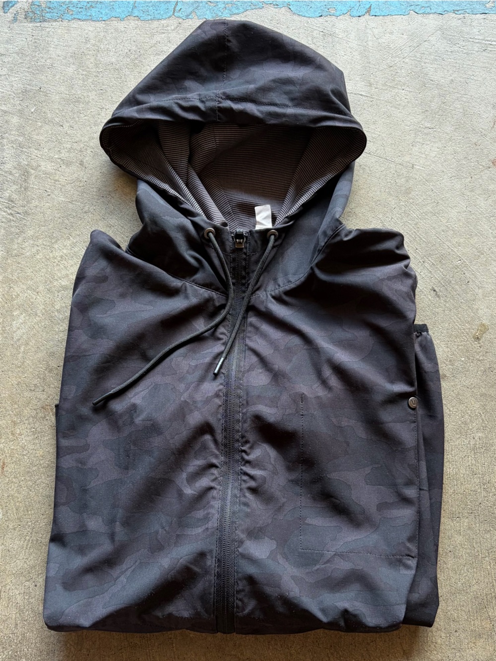 Vuori Outdoor Trainer Shell Camo Stretch Performance Lightweight Hood